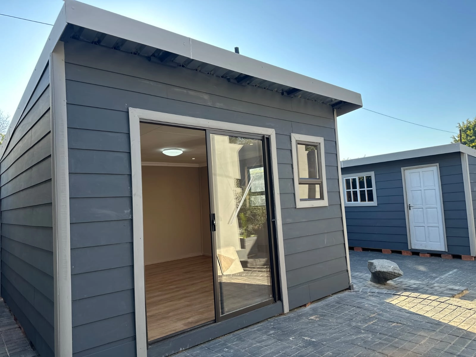 Aluminium window — weather sealed